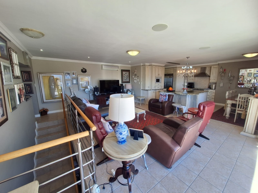 3 Bedroom Property for Sale in Wavecrest Eastern Cape